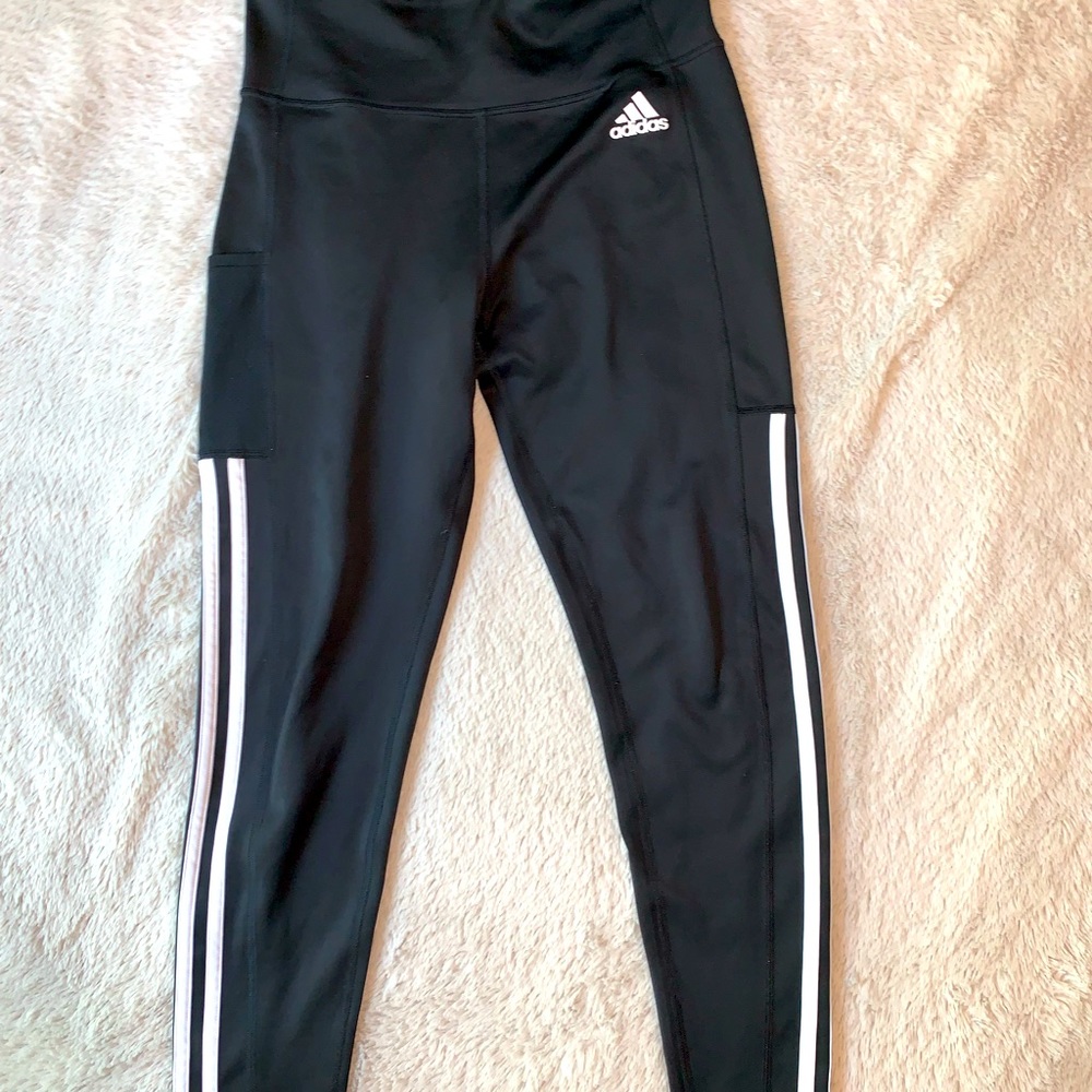 Adidas leggings with one side pocket size medium